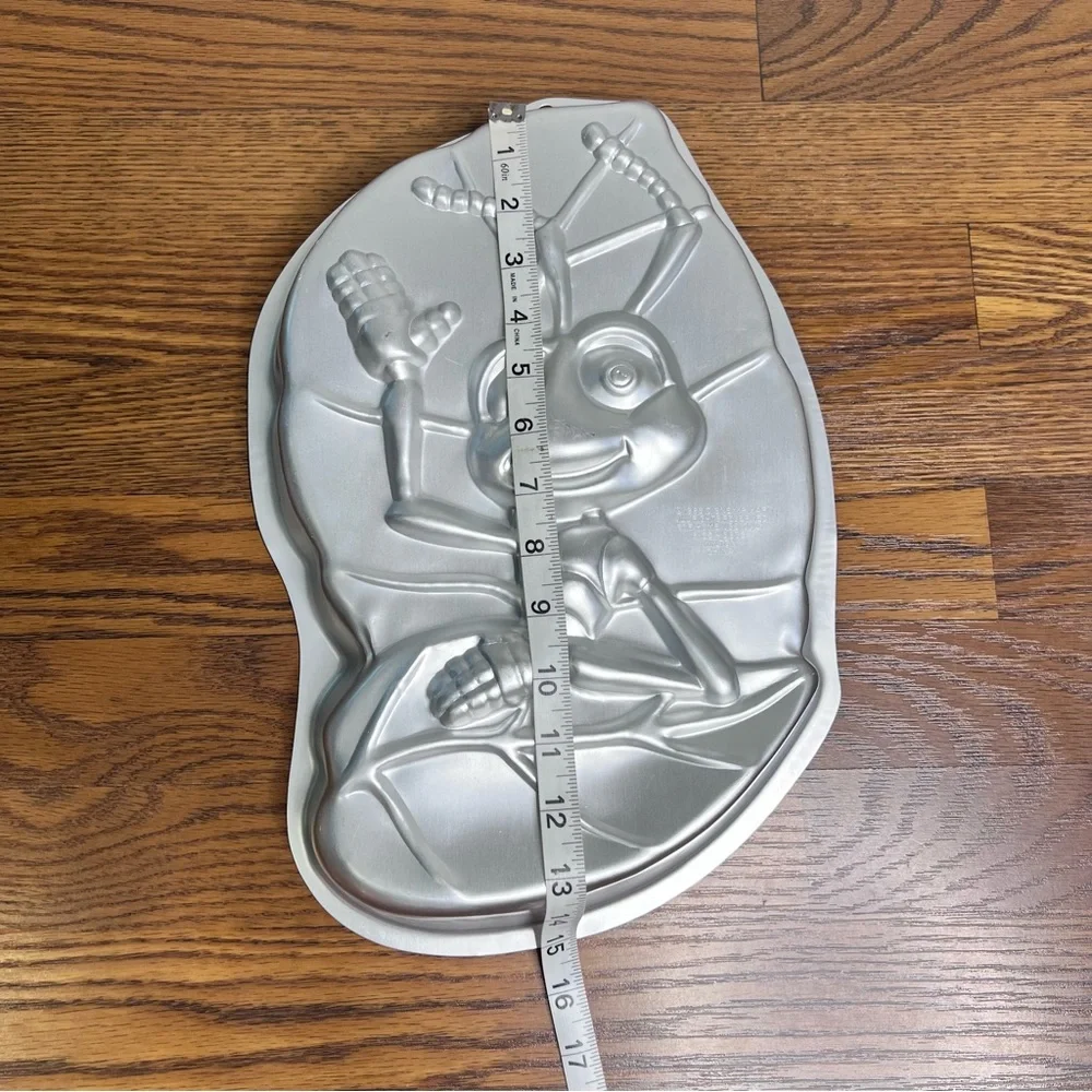 Wilton 1998 Disney Pixar Bugs Life Flik Cake Pan